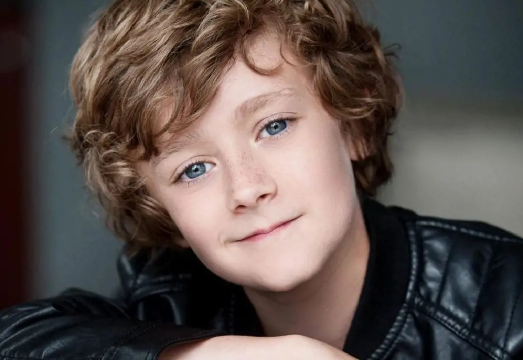 Canadian actor Luke posts new headshots photographed by Rob Gilbert Photographer.