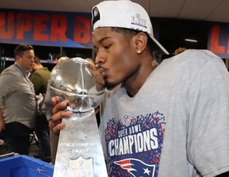 Jonathan Kissing The Trophy He Won Back In 2019