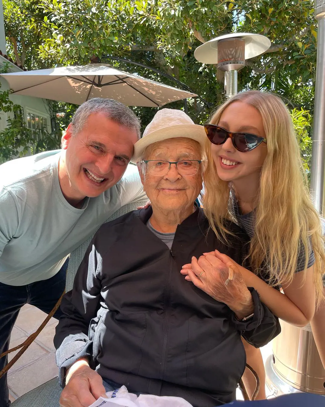 Lily clicked a beautiful photo with her father and grandfather 