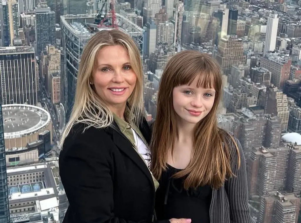 Darcey clicked a picture with her mom at The Edge NYC in April 2022
