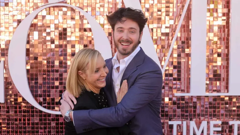 Lisa Kudrow, Julian Murray Stern, Friends, Hollywood News, Celebrity Sightings, Trending Hollywood 2026, Soft Gossip, ShowBizCast, Viral Celebrity Moments