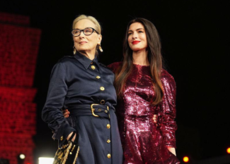 The Devil Wears Prada 2, Anne Hathaway viral moment, Devil Wears Prada 2 premiere, Anne Hathaway London premiere 2026, Hollywood viral news 2026, celebrity fan interaction viral, Anne Hathaway news, Devil Wears Prada sequel update, Hollywood trending news, red carpet viral moments, celebrity news 2026, fashion movie sequel, Hollywood gossip 2026, viral celebrity moments, Anne Hathaway Inshallah moment,